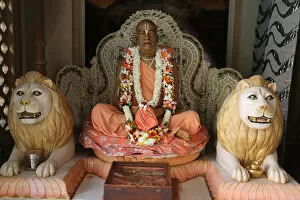 Grave Collection: Statues in A. C. Bhaktivedanta Swami Prabhupadas mausoleum in Vrindavan