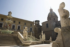 Statues and the Fontana Pretoria