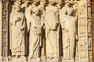 Images Dated 12th May 2008: Statues including the Emperor Constantine and St. Denis carrying his head