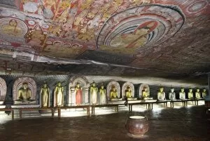 Images Dated 28th December 2009: Statues and painted roof in natural cave in granite, Cave No 2, Maharaja Viharaya