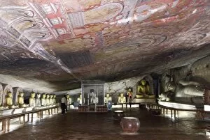Images Dated 28th December 2009: Statues and painted roof in natural cave in granite, Cave No 2, Maharaja Viharaya