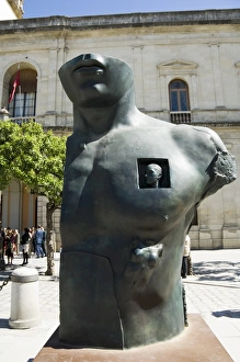 Statues in Plaza San Francisco