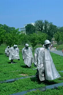 Images Dated 7th January 2000: Statues of soldiers at the Korean War Memorial in Washington D