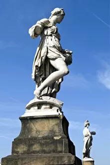 Images Dated 5th January 2010: Statues of Summer and Spring, Ponte Santa Trinita, Florence, UNESCO World Heritage Site