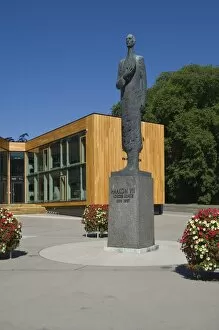 Images Dated 6th June 2010: Staue of King Haakon VII, in front of the Holmenkollen building, Oslo, Norway