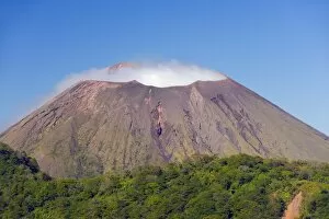 Images Dated 10th December 2010: Steaming crater of Volcan de San Cristobal, 1745m, Nicaragua, Central America
