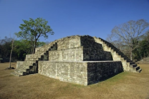 Western Highlands Prints: Step pyramid in the great plaza