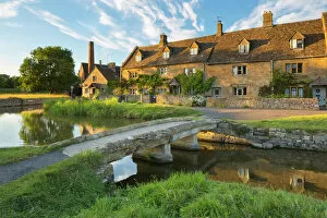 Cottage Collection: Stone bridge and cotswold cottages on River Eye, Lower Slaughter, Cotswolds, Gloucestershire