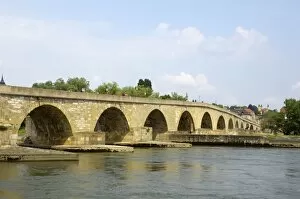 Images Dated 11th June 2008: Stone Bridge (Steinerne Brucke), Regensburg, UNESCO World Heritage Site