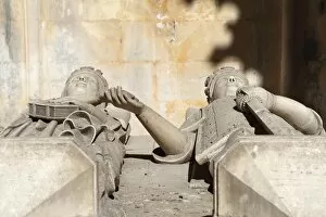 Images Dated 17th July 2010: Stone effigies of Queen Leonor of Aragon, died 1485, and King Duarte, 1391-1438