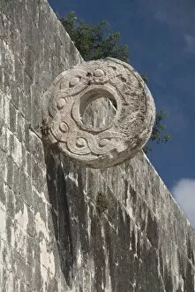 Images Dated 12th September 2006: One of the stone hoops in the Great Ball Court (Gran Juego de Pelota), Chichen Itza