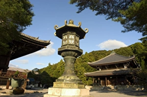 Stone lantern