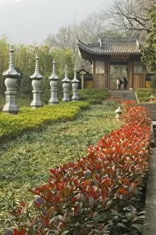 Images Dated 7th January 2008: Stone lantern statues at Lingyin Temple Forest Park, Hangzhou, Zhejiang Province