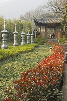 Images Dated 7th January 2008: Stone lantern statues at Lingyin Temple Forest Park, Hangzhou, Zhejiang Province