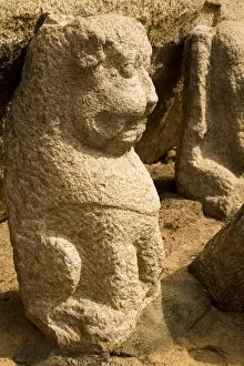 Detail from a s tone s culpture at the Five Rathas (Panch Rathas ) complex at Mahabalipuram