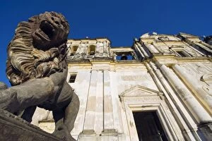 Images Dated 11th December 2010: Stone statue of a lion outside Leon Cathedral, Basilica de la Asuncion