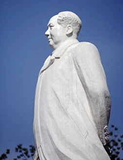 Images Dated 24th August 2007: A stone statue of the People Republic of Chinas Chairman Mao Tsedong