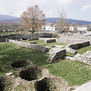 Storage wells for supplies like olive oil