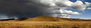 Images Dated 27th October 2009: Stormy sky over rangelands on the edge of the Tibetan Plateau in Sichuan Province