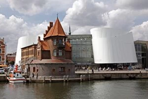 Images Dated 4th August 2010: Stralsund, Ozeaneum, old town, Mecklenburg-Western Pomerania, Germany, Europe