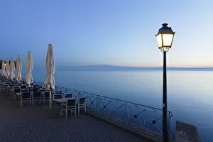 Images Dated 29th October 2010: Street cafe on a promenade at sunset, Meersburg, Lake Constance (Bodensee), Baden Wurttemberg