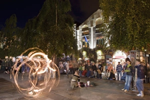 Street entertainers, fire eaters, Temple Bar, Dublin, Republic of Ireland, Europe