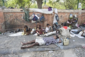 Families Prints: Street people sleeping rough in Jaipur, Rajasthan, India, Asia