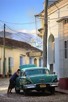 Images Dated 30th March 2009: Street scene with colonial buildings and classic green American car, Trinidad