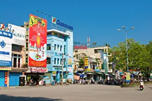 Images Dated 27th December 2009: Street scene, Hue, Vietnam, Indochina, Southeast Asia, Asia