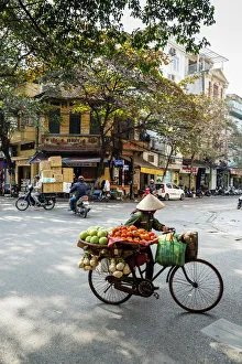 Street scene in the old quarter, Hanoi, Vietnam, Indochina, Southeast Asia, Asia
