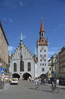 Marien Platz Prints: Street scene with the Old Town Hall on the Marienplatz