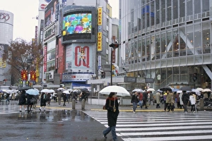 Shinjuku Prints: Street scene in the rain
