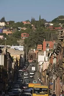 Images Dated 19th April 2008: Street scene, San Miguel de Allende (San Miguel), Guanajuato State, Mexico, North America