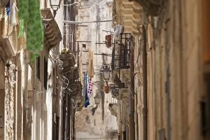 Images Dated 8th June 2009: Back streets, balconies, Ortigia, Syracuse, Sicily, Italy, Europe