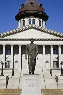 Images Dated 1st November 2008: Strom Thurmond statue and State Capitol Building, Columbia, South Carolina