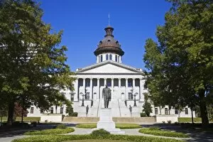 Images Dated 1st November 2008: Strom Thurmond statue and State Capitol Building, Columbia, South Carolina