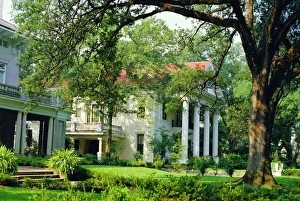 Lifestyle Gallery: Suburban house in antibellum style of architecture