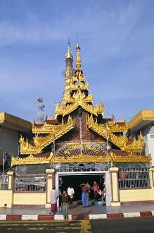 Images Dated 10th March 2005: Sule Pagoda, Yangon (Rangoon), Myanmar (Burma), Asia