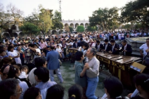 Melody Prints: Sunday dancing in Parque Central