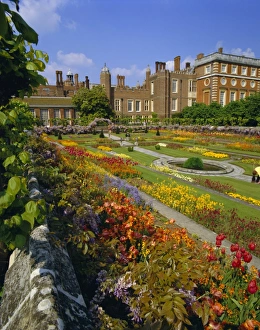 Sunken Gardens (King William and Queen Mary), the origin of the English nursery rhyme Mary Mary Quite Contrary, Hampton Court Palace, Hampton Court, London