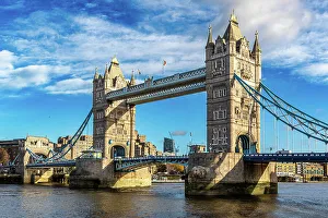 Architectural Landmark Prints: Sunny day view of the iconic Tower Bridge over the River Thames