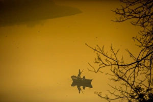 Sunrise over a boat on the Taj Mahal lake, Agra, Uttar Pradesh, India, Asia