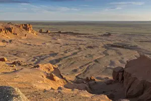 Sunrise, Flaming Cliffs, area of dinosaur bone and egg fossils, Gurvan Saikhan National Park