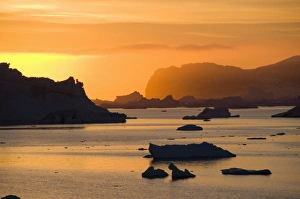 Images Dated 20th February 2009: Sunrise on ice in the Antarctic Sound, Antarctic Peninsula, Antarctica, Polar Regions