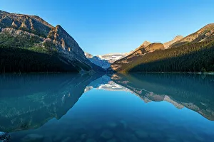 Sunrise at Lake Louise, Banff National Park, UNESCO World Heritage Site, Alberta, Rocky Mountains, Canada, North America