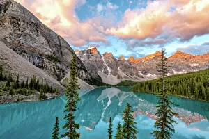 Lakes Prints: Sunrise at Lake Moraine, Banff National Park. UNESCO World Heritage Site, Alberta
