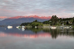 Sunrise over Lake Wanaka, Wanaka, Otago, South Island, New Zealand, Pacific