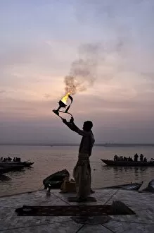 Images Dated 8th November 2010: Sunrise ritual at the River Ganges, Varanasi (Benares), Uttar Pradesh, India, Asia