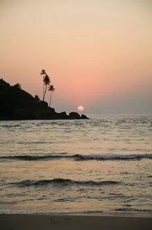 Images Dated 19th January 2006: Sunset over the Arabian Sea