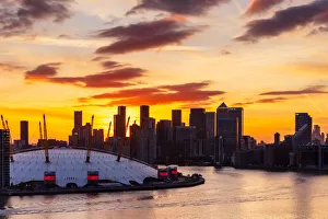 Arena Prints: Sunset behind Canary Wharf, Docklands